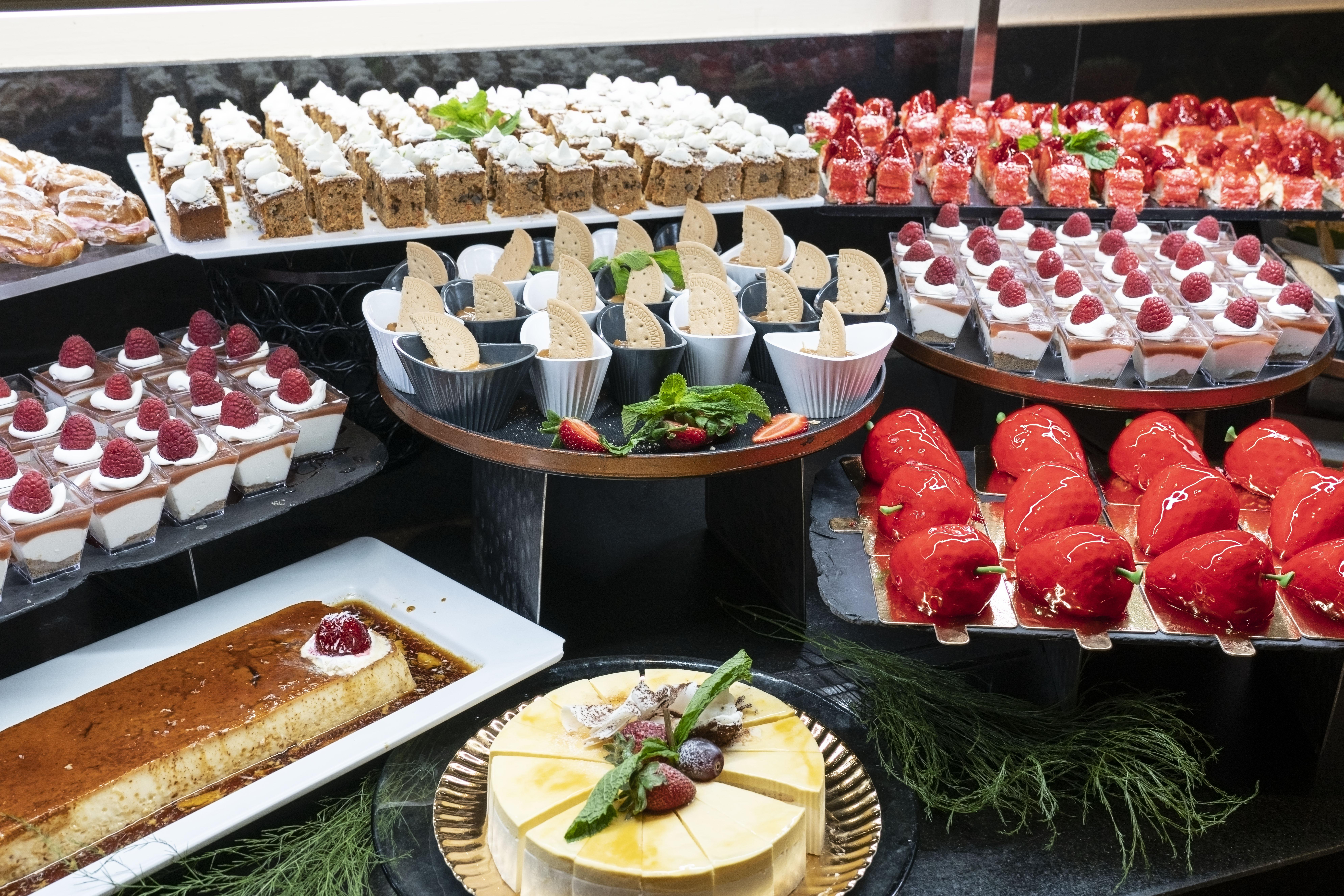Vincci Seleccion La Plantacion Del Sur Hotel Costa Adeje  Ngoại thất bức ảnh A selection of desserts