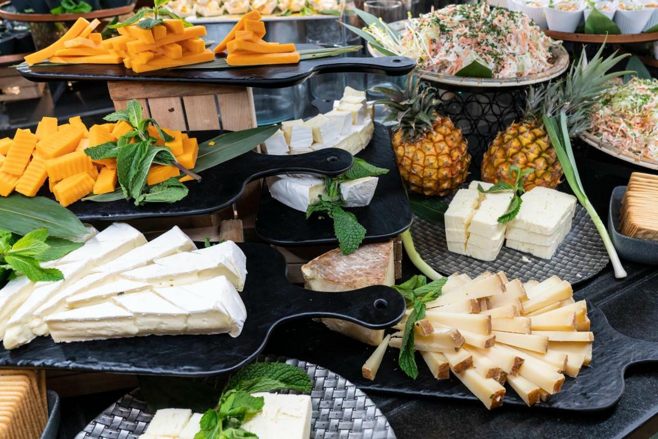 Vincci Seleccion La Plantacion Del Sur Hotel Costa Adeje  Ngoại thất bức ảnh A selection of cheese at a buffet